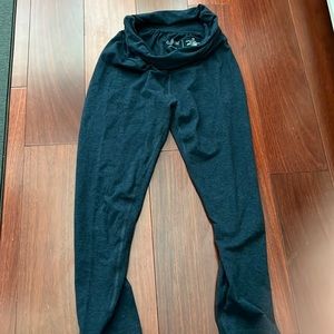 Navy maternity capri‎ leggings size xs